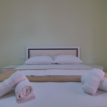 Noel Sea View Apartments Sarandë Esterno foto