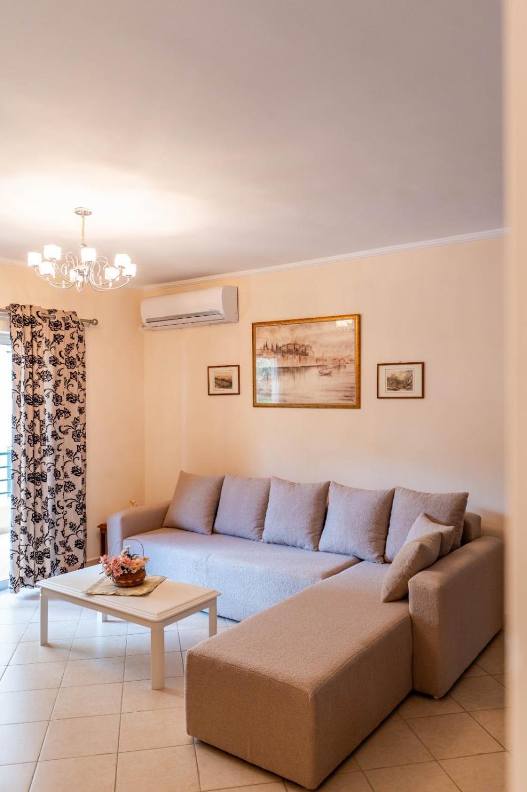 Noel Sea View Apartments Sarandë Esterno foto